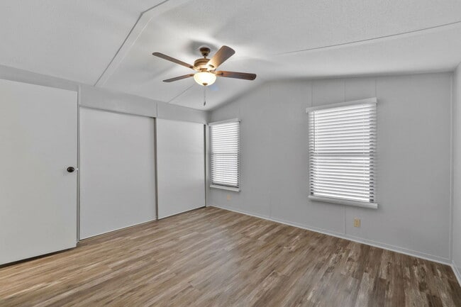 Building Photo - 6516 Blue Water Ct