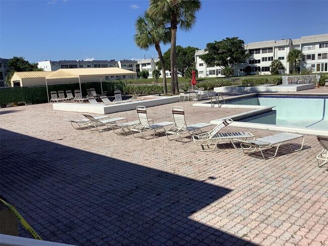 Building Photo - 8220 Sunrise Lakes Blvd