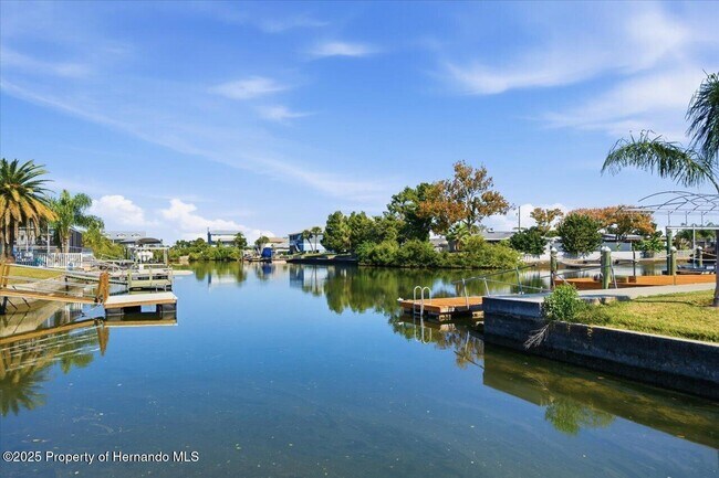 Building Photo - 4262 Biscayne Dr