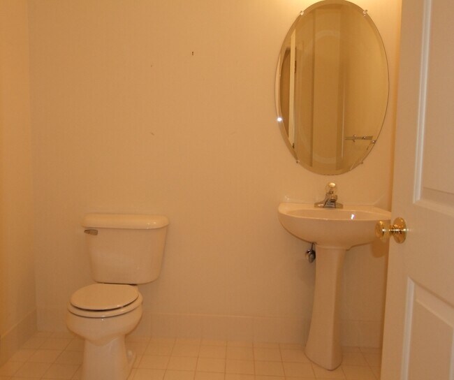 Building Photo - 12 Roxiticus Ct