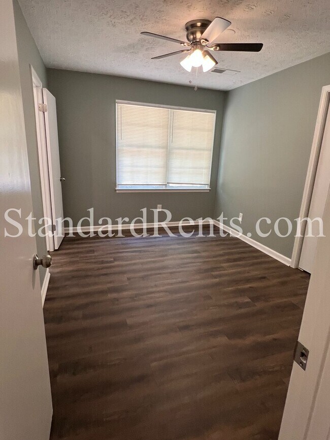 Building Photo - 4072 Plantation Dr