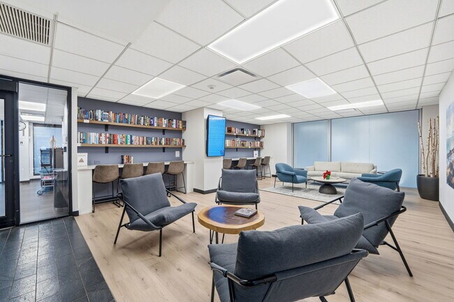 Building Photo - 2020 N Lincoln Park W