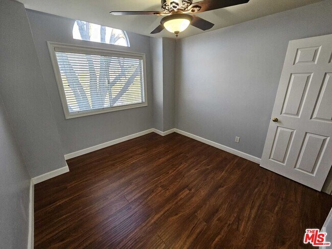 Building Photo - 290 Ridgeton Ln