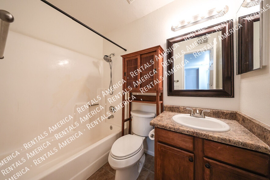 Building Photo - 8548 E Belleview St