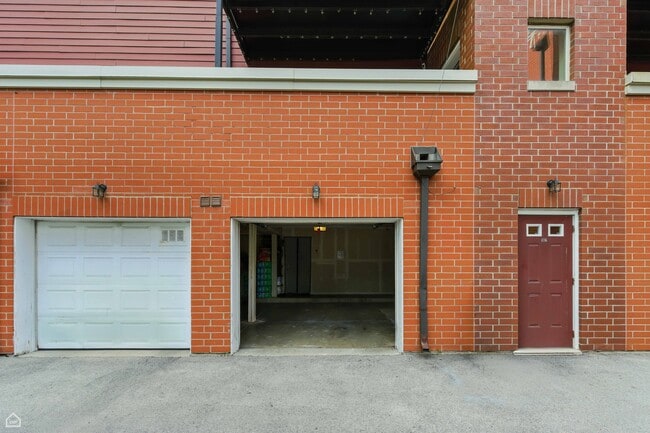 Building Photo - 307 E 25th St
