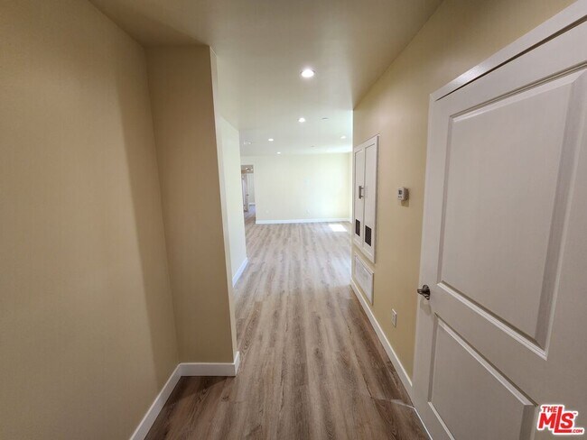 Building Photo - 2726 Cochran Ave