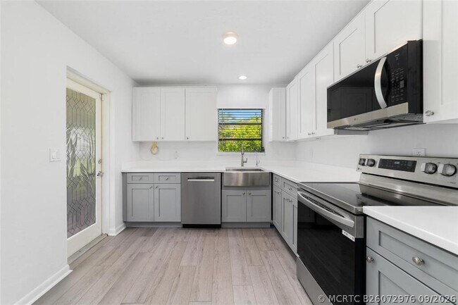 Building Photo - 1273 NE 37th St