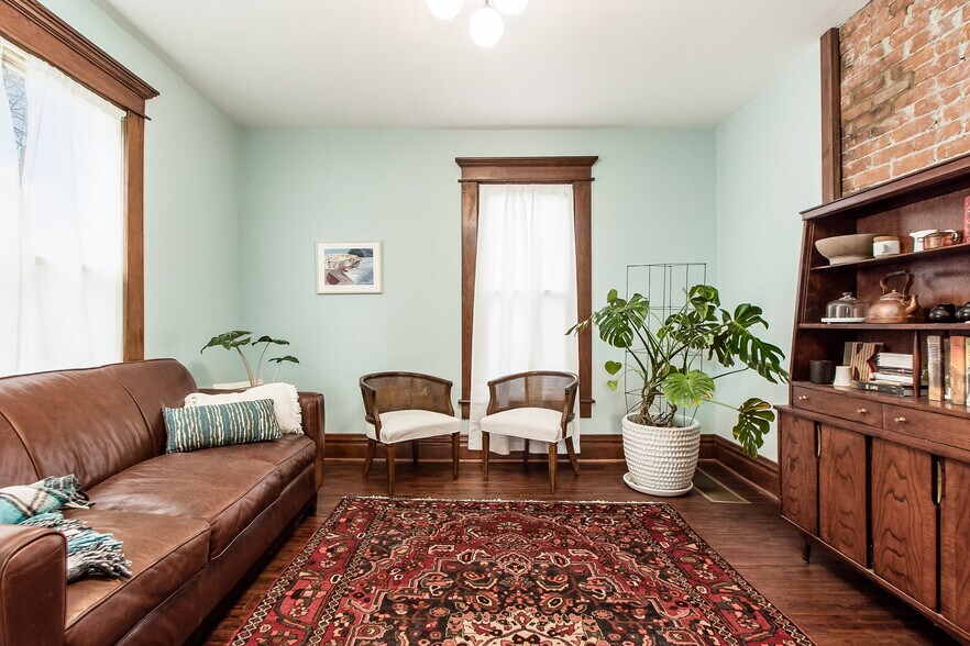 Living space/dining room - 234 E 7th Ave