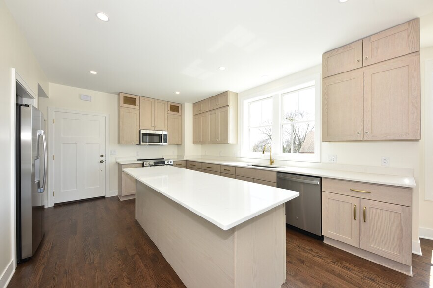 Kitchen Cabinetry - 104 E Prospect St