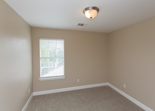 Building Photo - 1700 Perez St