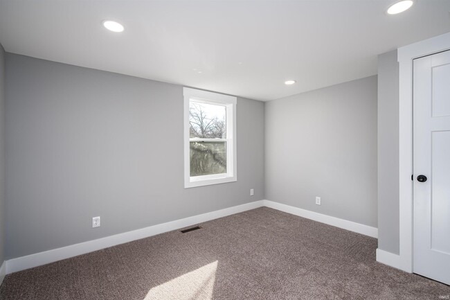 Building Photo - 1700 E Moffett Ln