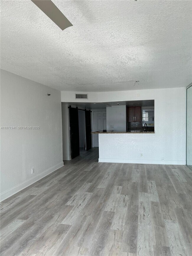 Building Photo - 3100 W Rolling Hills Cir