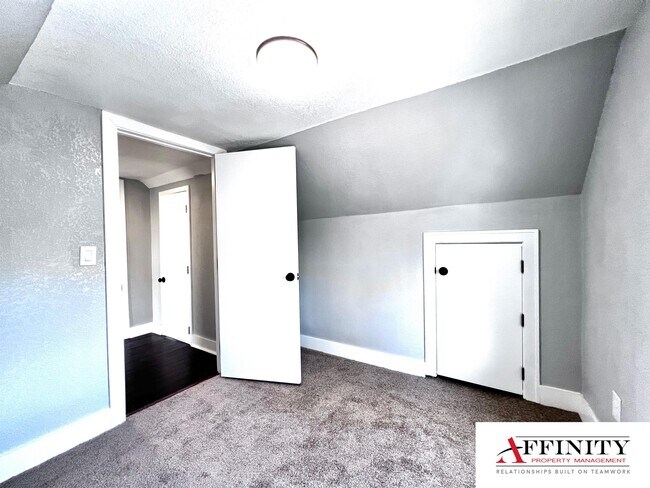 Building Photo - 3606 S Benton Ave