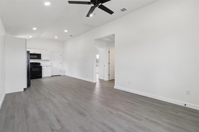 Building Photo - 1087 Schubert Ln