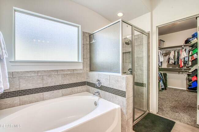Building Photo - 7517 Red Cedar Dr
