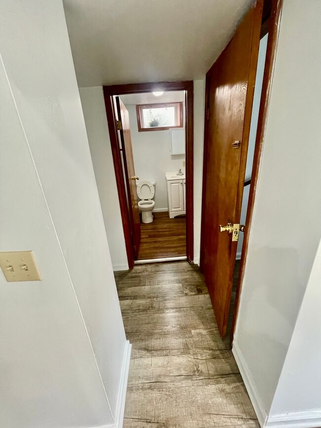 Building Photo - 813
