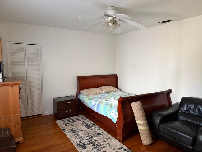 Building Photo - 5511 San Francisco Blvd