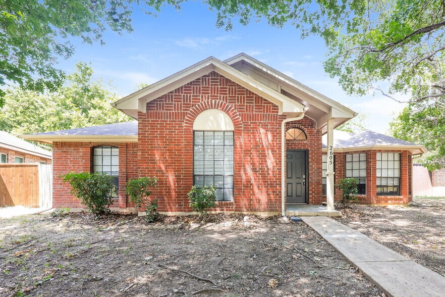 Building Photo - 2605 Hartford Ln