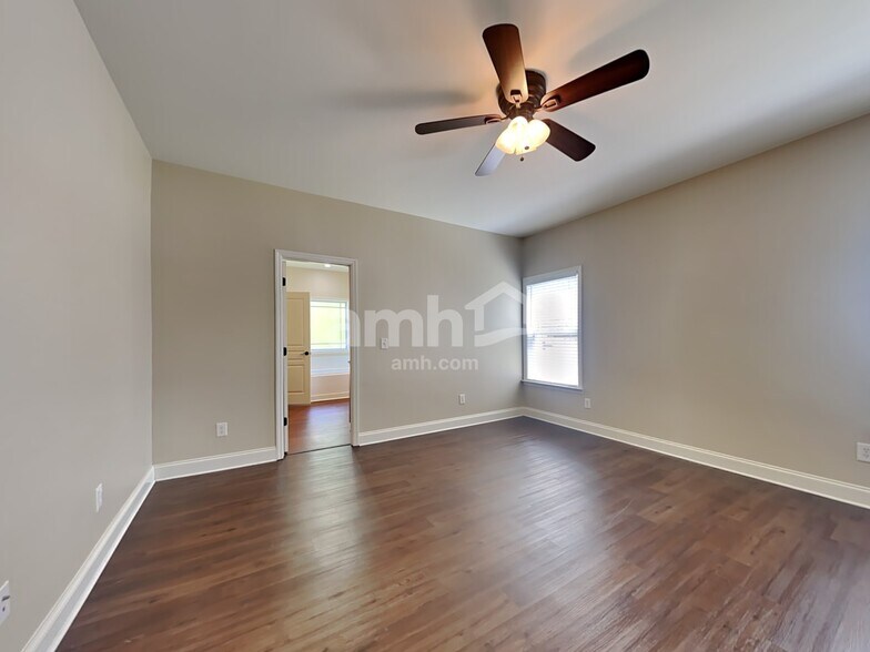 Building Photo - 180 Cotillion Crescent