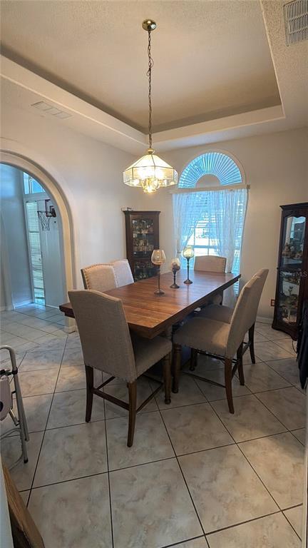 Building Photo - 2618 Hawthorne Ln