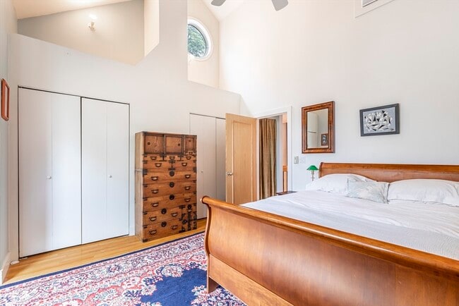 Building Photo - 54 Trowbridge St