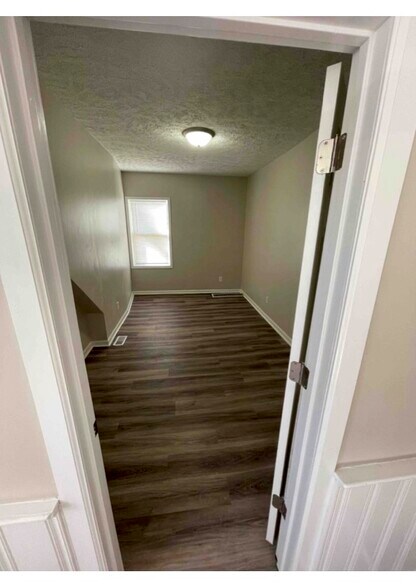 Building Photo - 576 High St NE