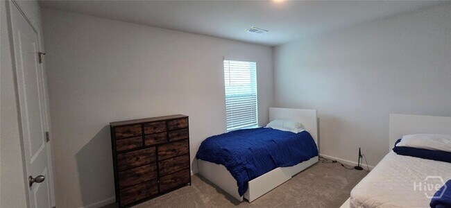 Building Photo - 141 Kraft Kove