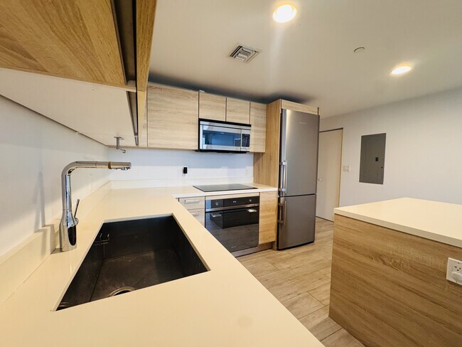 Building Photo - 16385 Biscayne Blvd