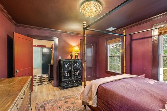 Building Photo - 821 Ingleside Ave