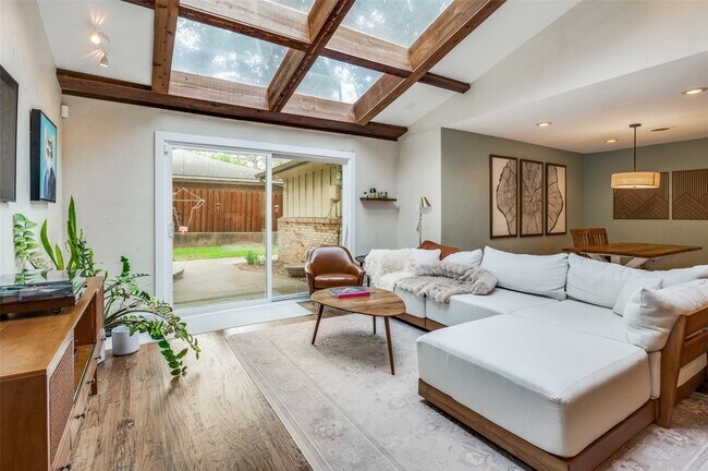 Building Photo - 1602 Glen Valley Dr