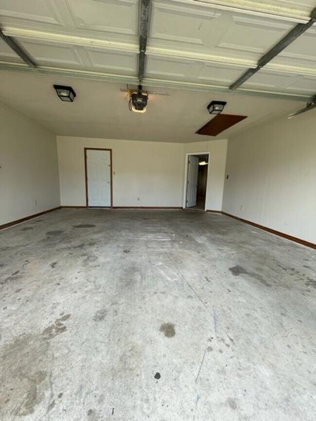 Building Photo - Spacious 4-Bedroom Home in Ocean Springs S...