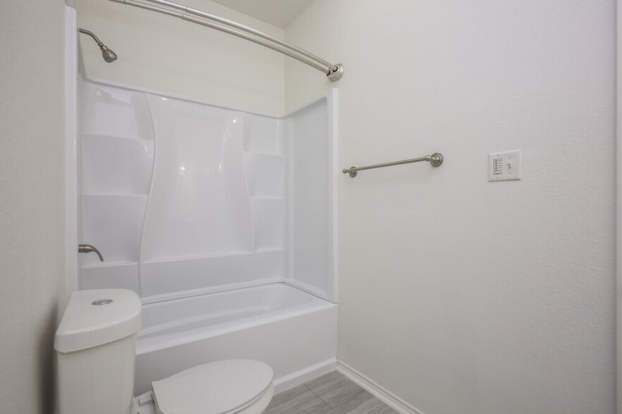 Building Photo - 258 Kennedy Dr