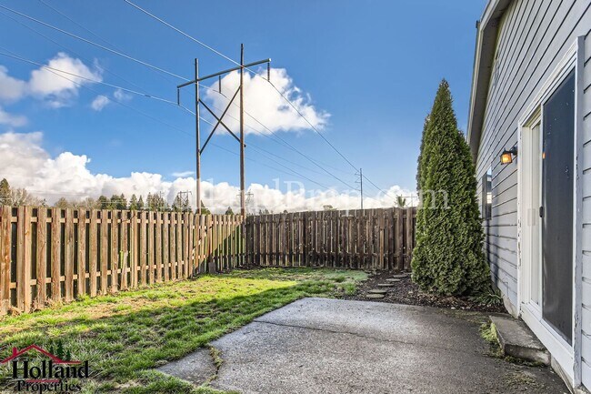 Building Photo - Beautifully Duplex in Desirable Northwest Portland Available For You!
