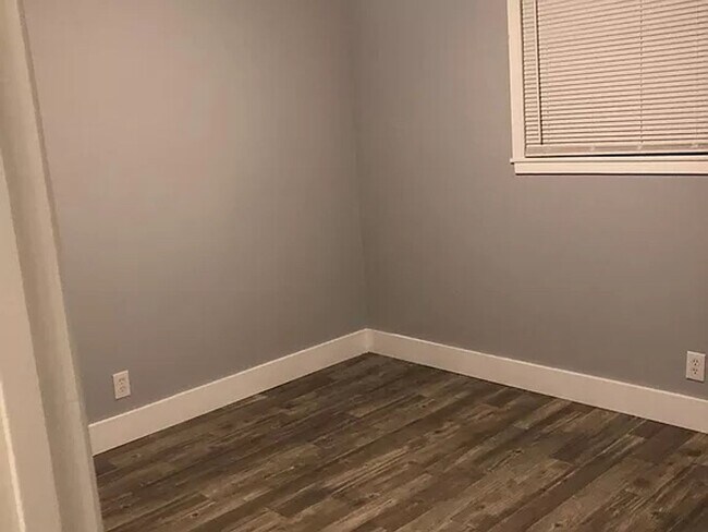 Building Photo - 1433-1433 Mahlow Dr