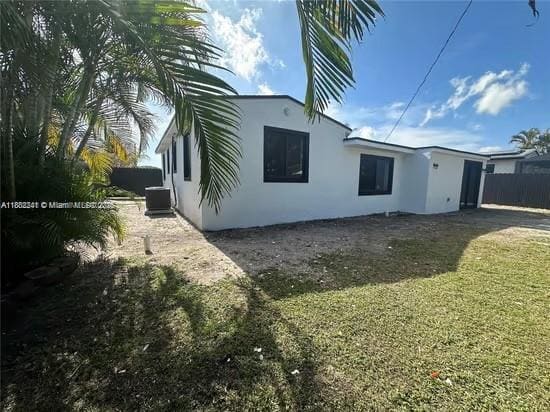 Building Photo - 6813 SW 10th Ct