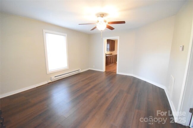 Building Photo - 337 Fox St SW