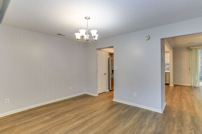 Building Photo - 119 Brassie Dr