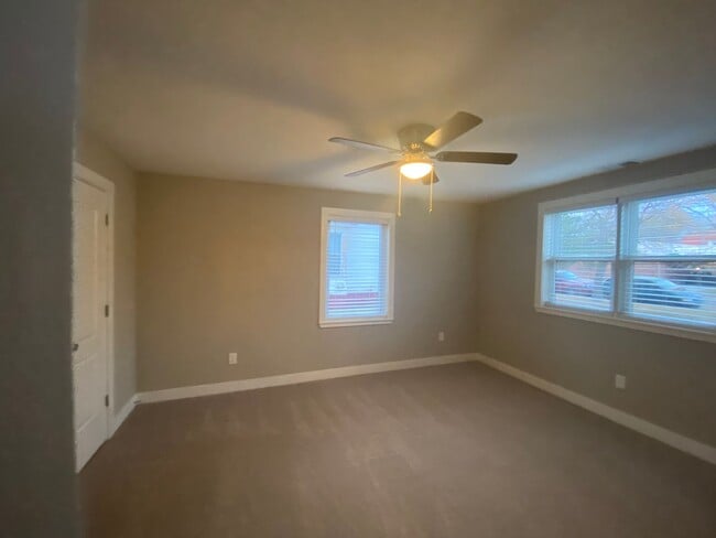 Building Photo - Beautifully remodeled 2 bed 1 bath unit in...