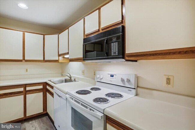 Building Photo - 18401 Guildberry Dr