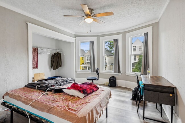 Building Photo - 10908 Churchill Ave