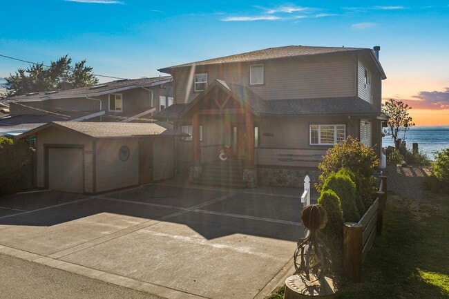 Building Photo - 4825 Sucia Dr