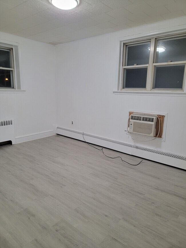 Building Photo - 7112 Castor Ave