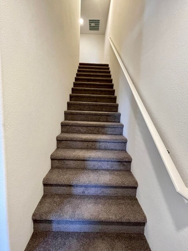 Building Photo - Wonderful 2-story, 3-bed, 2.5-bath home