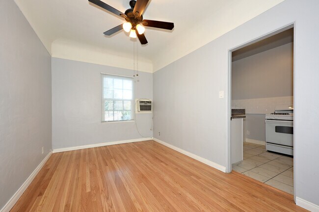 Building Photo - 630 Naranja Dr