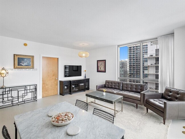 Building Photo - 1060 Brickell Ave