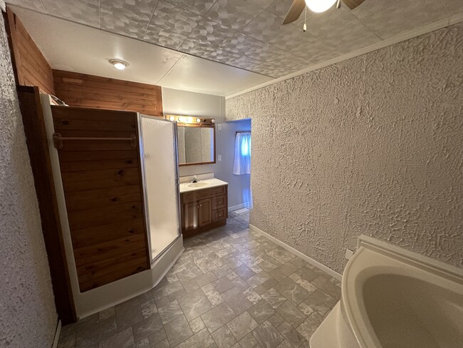 Building Photo - 218 4th St