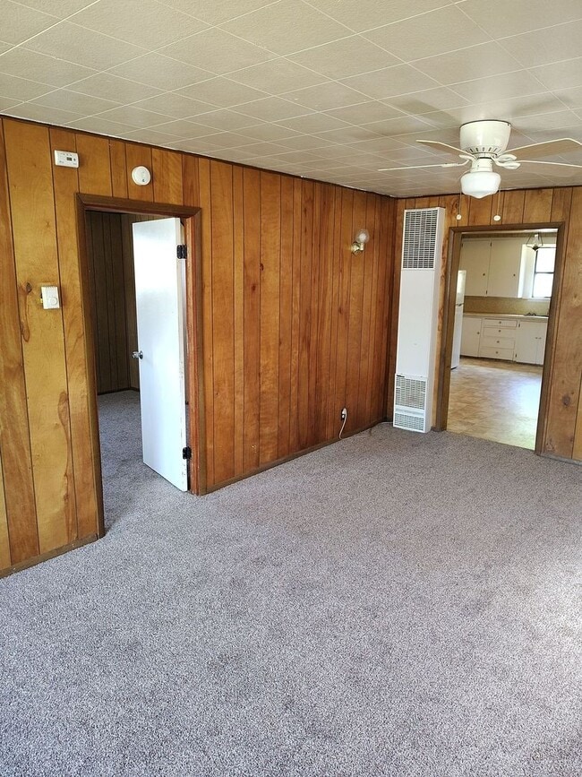 Building Photo - Great 2-bedroom home close to downtown