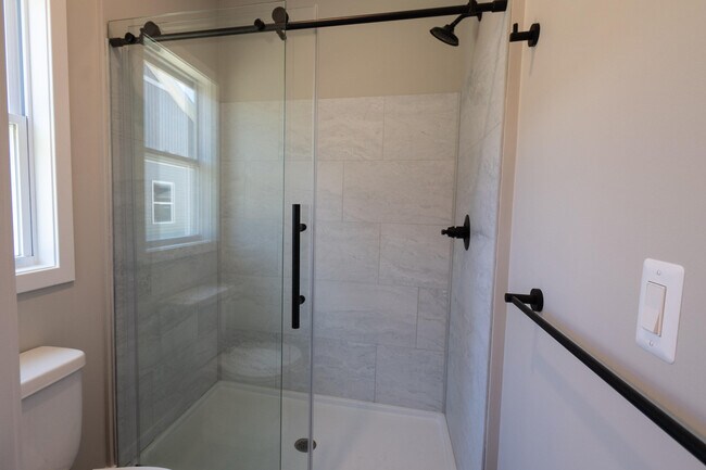 Building Photo - 8452 Oak Shade Cir