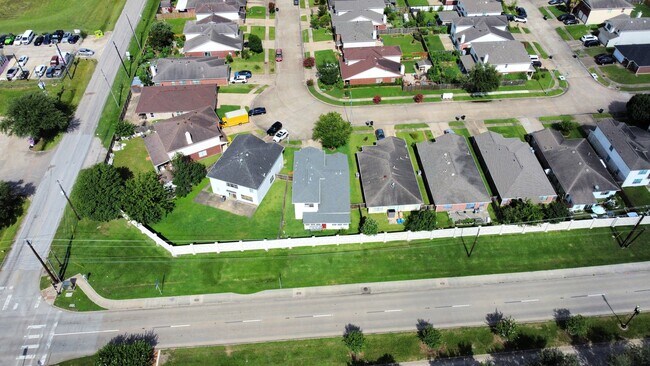 Building Photo - 2604 Eldridge Park Way