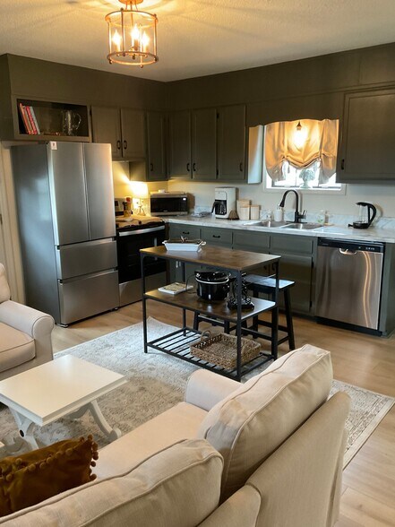 Building Photo - 212 Washington St W